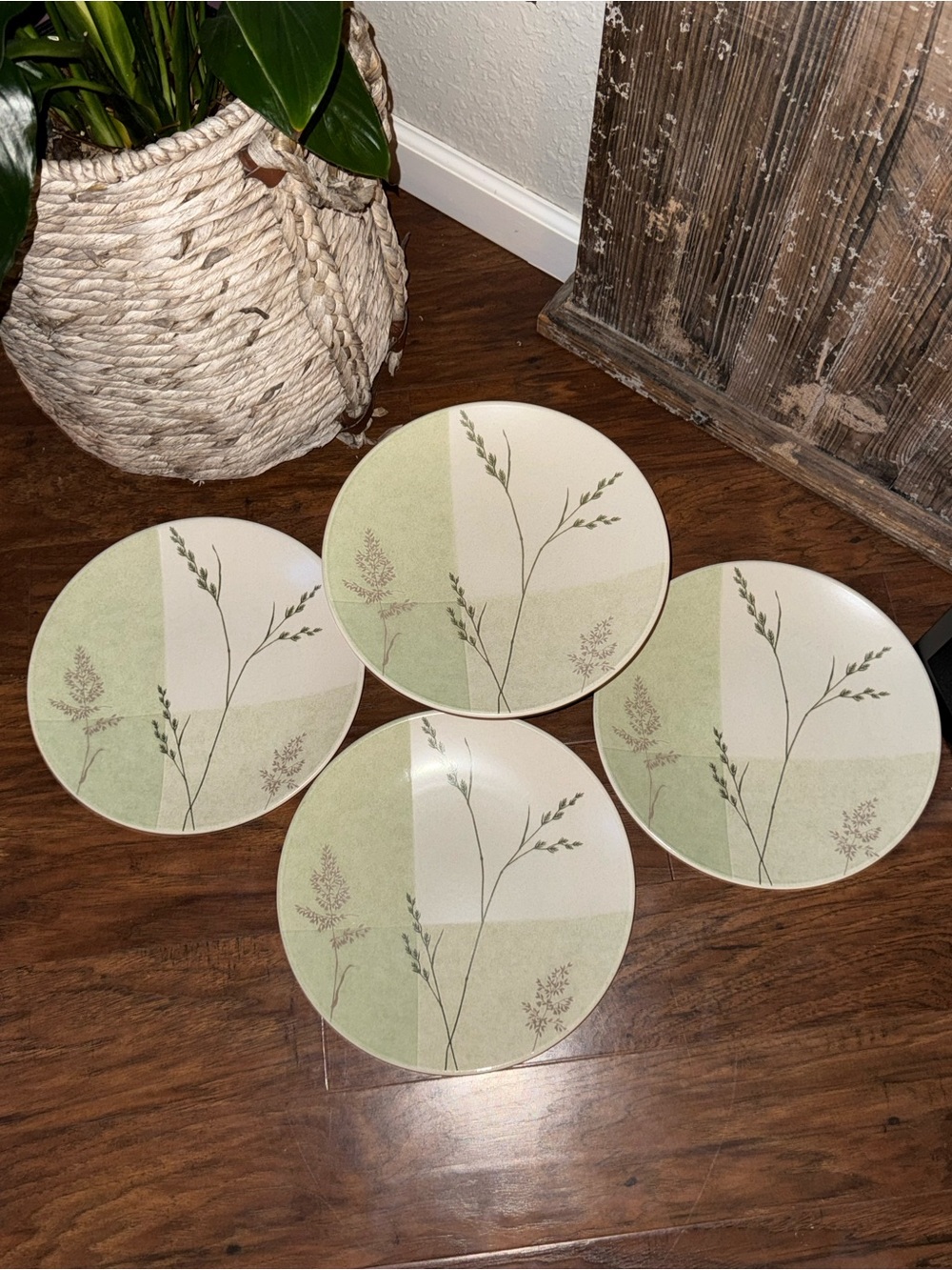 Mikasa SOFT BREEZE Dinner Plates Set of 4 Retired 11" Malaysia CW102 Excellent !